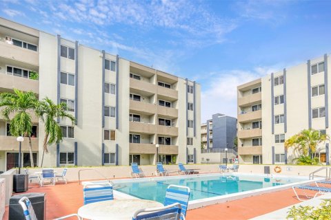 Снять в аренду кондоминиум в Хайалиа Гарденс, Флорида 1 спальня, 70.61м2, № 1988326 - фото 8