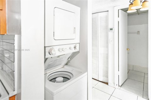 Снять в аренду кондоминиум в Хайалиа Гарденс, Флорида 1 спальня, 70.61м2, № 1988326 - фото 5