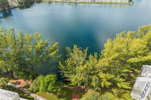 Снять в аренду кондоминиум в Хайалиа Гарденс, Флорида 1 спальня, 70.61м2, № 1988326 - фото 10