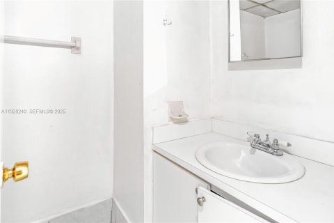 Снять в аренду кондоминиум в Хайалиа Гарденс, Флорида 1 спальня, 70.61м2, № 1988326 - фото 18