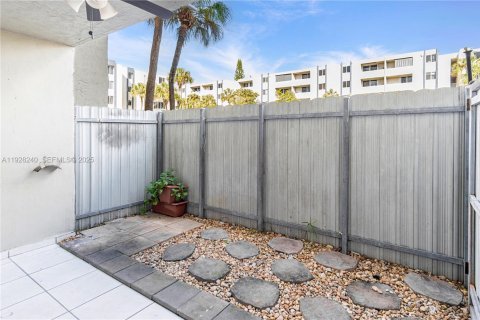 Снять в аренду кондоминиум в Хайалиа Гарденс, Флорида 1 спальня, 70.61м2, № 1988326 - фото 11