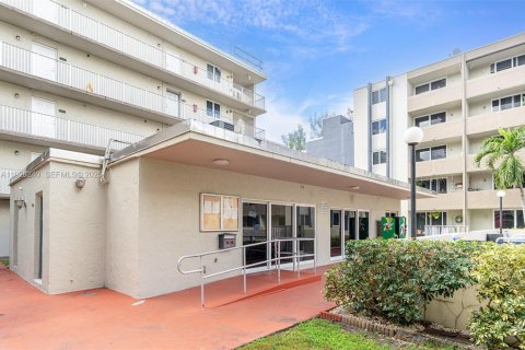 Снять в аренду кондоминиум в Хайалиа Гарденс, Флорида 1 спальня, 70.61м2, № 1988326 - фото 21