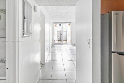 Снять в аренду кондоминиум в Хайалиа Гарденс, Флорида 1 спальня, 70.61м2, № 1988326 - фото 19