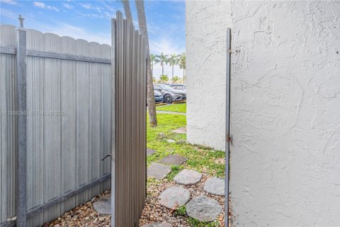 Снять в аренду кондоминиум в Хайалиа Гарденс, Флорида 1 спальня, 70.61м2, № 1988326 - фото 12