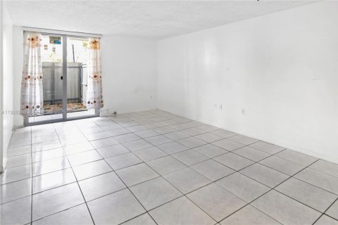 Снять в аренду кондоминиум в Хайалиа Гарденс, Флорида 1 спальня, 70.61м2, № 1988326 - фото 7