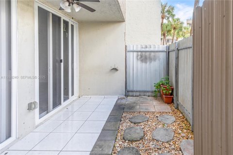 Снять в аренду кондоминиум в Хайалиа Гарденс, Флорида 1 спальня, 70.61м2, № 1988326 - фото 13