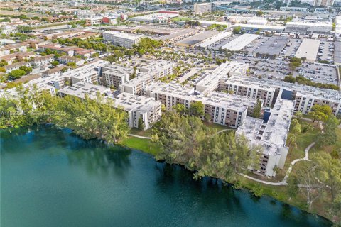 Снять в аренду кондоминиум в Хайалиа Гарденс, Флорида 1 спальня, 70.61м2, № 1988326 - фото 9