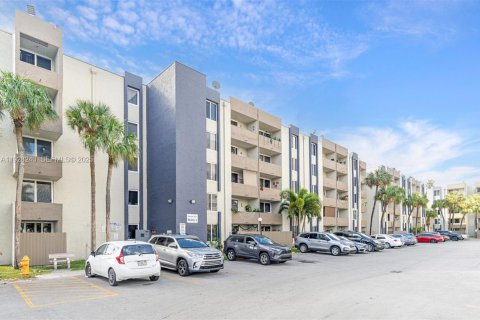 Снять в аренду кондоминиум в Хайалиа Гарденс, Флорида 1 спальня, 70.61м2, № 1988326 - фото 24