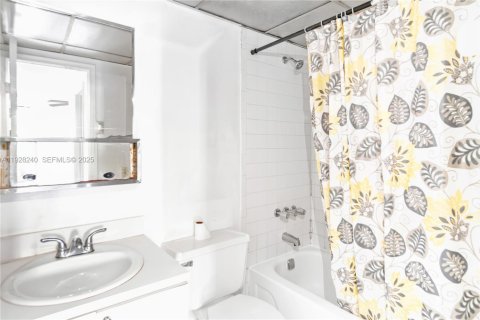 Снять в аренду кондоминиум в Хайалиа Гарденс, Флорида 1 спальня, 70.61м2, № 1988326 - фото 17