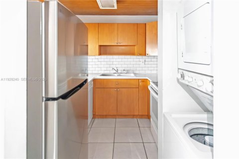 Снять в аренду кондоминиум в Хайалиа Гарденс, Флорида 1 спальня, 70.61м2, № 1988326 - фото 6