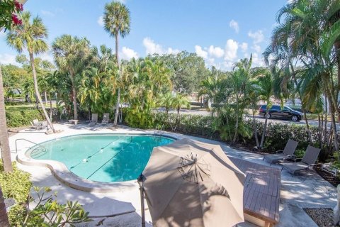 Condo in Tampa, Florida, 2 bedrooms  № 1819674 - photo 9