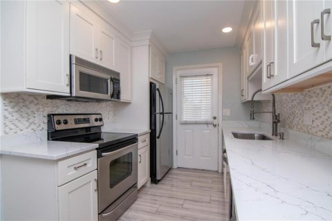 Condo in Tampa, Florida, 2 bedrooms  № 1819674 - photo 2