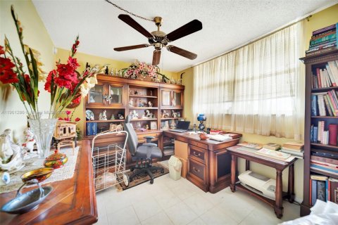 Condominio en venta en Davie, Florida, 2 dormitorios, 90.12 m2 № 1952388 - foto 18