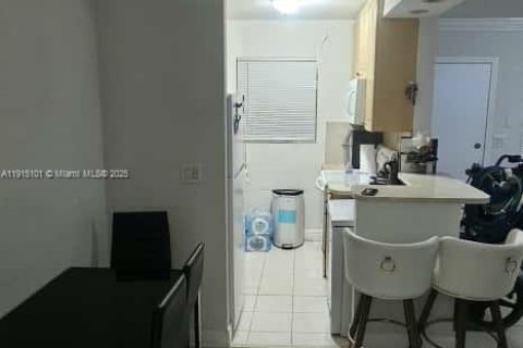 Apartamento en alquiler en Hallandale Beach, Florida, 1 dormitorio, 53.7 m2 № 2016736 - foto 9