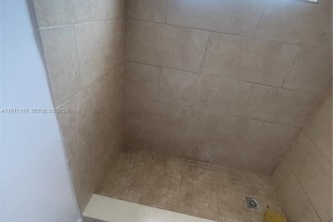 Apartamento en alquiler en Hallandale Beach, Florida, 1 dormitorio, 53.7 m2 № 2016736 - foto 13