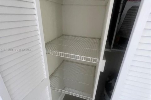 Apartamento en alquiler en Hallandale Beach, Florida, 1 dormitorio, 53.7 m2 № 2016736 - foto 10