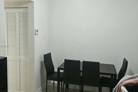 Apartamento en alquiler en Hallandale Beach, Florida, 1 dormitorio, 53.7 m2 № 2016736 - foto 8