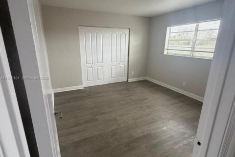 Apartamento en alquiler en Hallandale Beach, Florida, 1 dormitorio, 53.7 m2 № 2016736 - foto 14