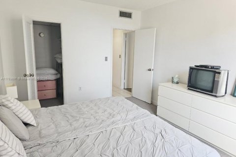 Copropriété à louer à Hallandale Beach, Floride: 3 chambres, 161.65 m2 № 1705780 - photo 18