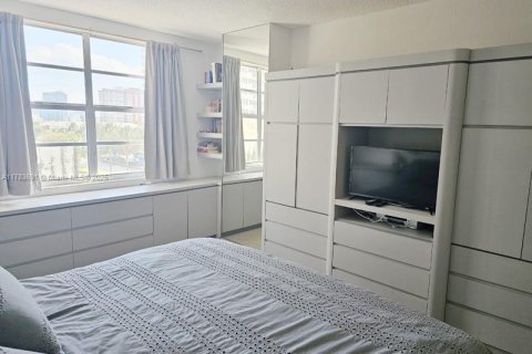 Copropriété à louer à Hallandale Beach, Floride: 3 chambres, 161.65 m2 № 1705780 - photo 21