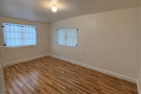 Villa ou maison à vendre à Miami, Floride: 3 chambres, 108.42 m2 № 1923978 - photo 12