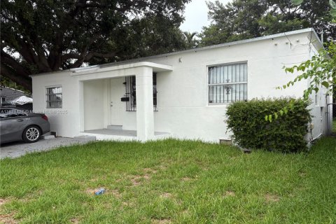Villa ou maison à vendre à Miami, Floride: 3 chambres, 108.42 m2 № 1923978 - photo 2