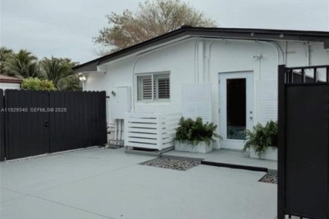 Дом в Майами, Флорида 1 спальня, 255.02м2 № 1987699