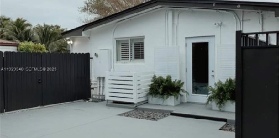 Дом в Майами, Флорида 1 спальня, 255.02м2 № 1987699