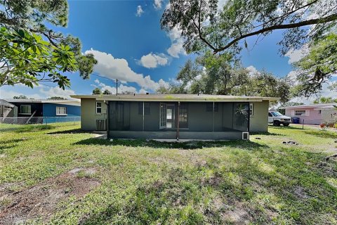 Villa ou maison à louer à Sarasota, Floride: 3 chambres, 114.08 m2 № 2416409 - photo 15
