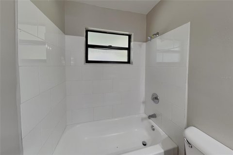 Villa ou maison à louer à Sarasota, Floride: 3 chambres, 114.08 m2 № 2416409 - photo 12