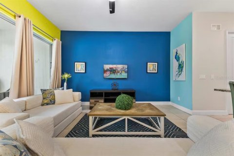 Touwnhouse à vendre à Davenport, Floride: 3 chambres, 164.53 m2 № 2416360 - photo 3