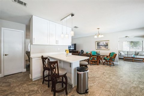 House in North Port, Florida 2 bedrooms, 123 sq.m. № 1608437 - photo 3