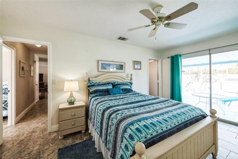 House in North Port, Florida 2 bedrooms, 123 sq.m. № 1608437 - photo 9