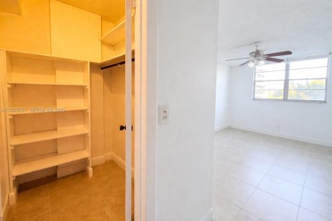 Снять в аренду кондоминиум в Норт-Майами, Флорида 1 спальня, 83.61м2, № 1993423 - фото 18