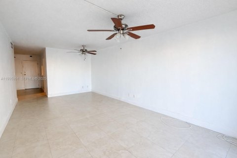Снять в аренду кондоминиум в Норт-Майами, Флорида 1 спальня, 83.61м2, № 1993423 - фото 22
