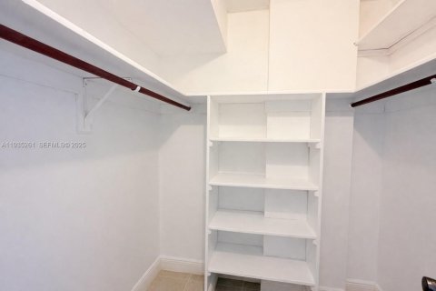 Снять в аренду кондоминиум в Норт-Майами, Флорида 1 спальня, 83.61м2, № 1993423 - фото 17