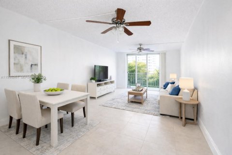 Снять в аренду кондоминиум в Норт-Майами, Флорида 1 спальня, 83.61м2, № 1993423 - фото 9