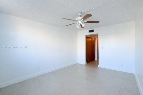 Снять в аренду кондоминиум в Норт-Майами, Флорида 1 спальня, 83.61м2, № 1993423 - фото 21