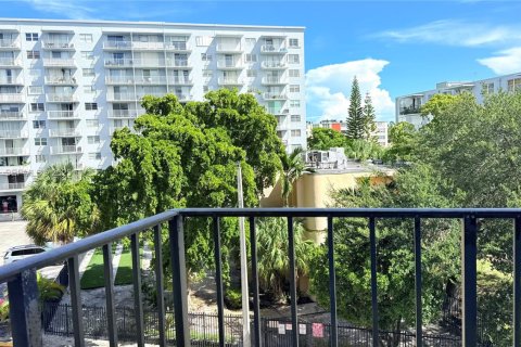 Снять в аренду кондоминиум в Норт-Майами, Флорида 1 спальня, 83.61м2, № 1993423 - фото 11