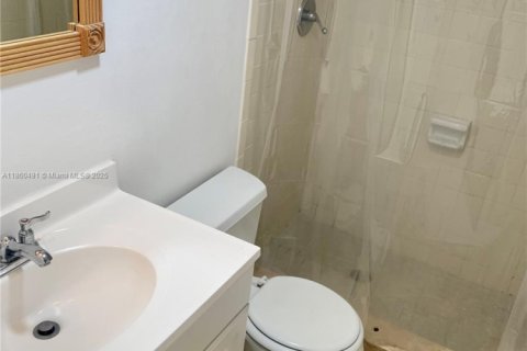 Condo in Miami, Florida, 2 bedrooms  № 1889619 - photo 19