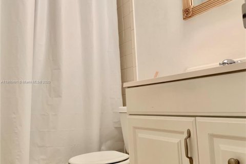 Condo in Miami, Florida, 2 bedrooms  № 1889619 - photo 15