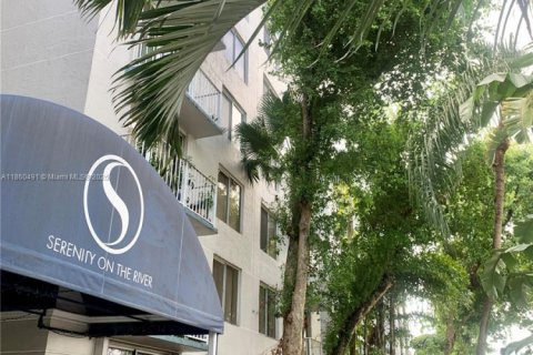 Condo in Miami, Florida, 2 bedrooms  № 1889619 - photo 9