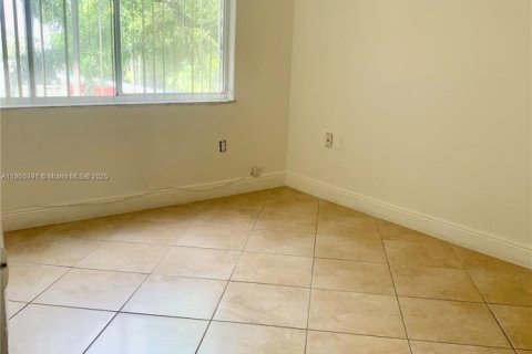 Condo in Miami, Florida, 2 bedrooms  № 1889619 - photo 18