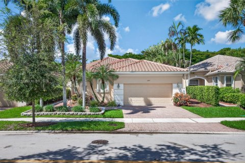 House in Weston, Florida 3 bedrooms, 246.38 sq.m. № 1925071 - photo 7