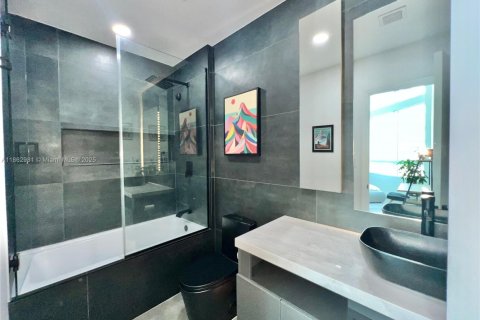 Condominio en venta en Miami, Florida, 2 dormitorios, 106 m2 № 2013185 - foto 17