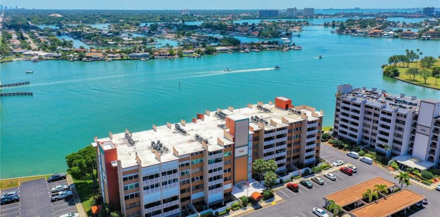 Condominio en Treasure Island, Florida, 2 dormitorios  № 1545337