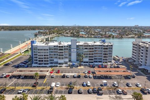 Condominio en venta en Treasure Island, Florida, 2 dormitorios, 121.52 m2 № 1545337 - foto 5