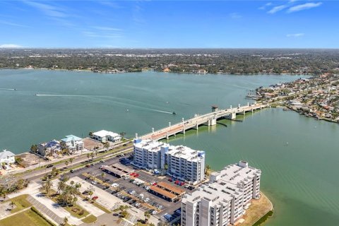 Condominio en venta en Treasure Island, Florida, 2 dormitorios, 121.52 m2 № 1545337 - foto 3