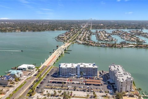 Condominio en venta en Treasure Island, Florida, 2 dormitorios, 121.52 m2 № 1545337 - foto 2