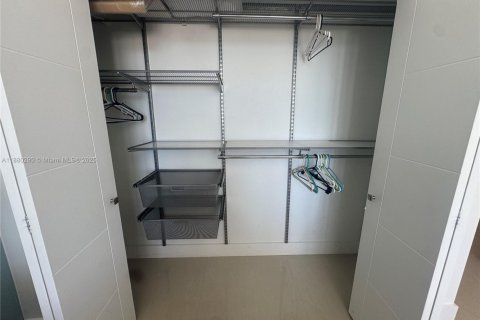 Снять в аренду кондоминиум в Майами-Бич, Флорида 3 спальни, 126.35м2, № 2076699 - фото 14